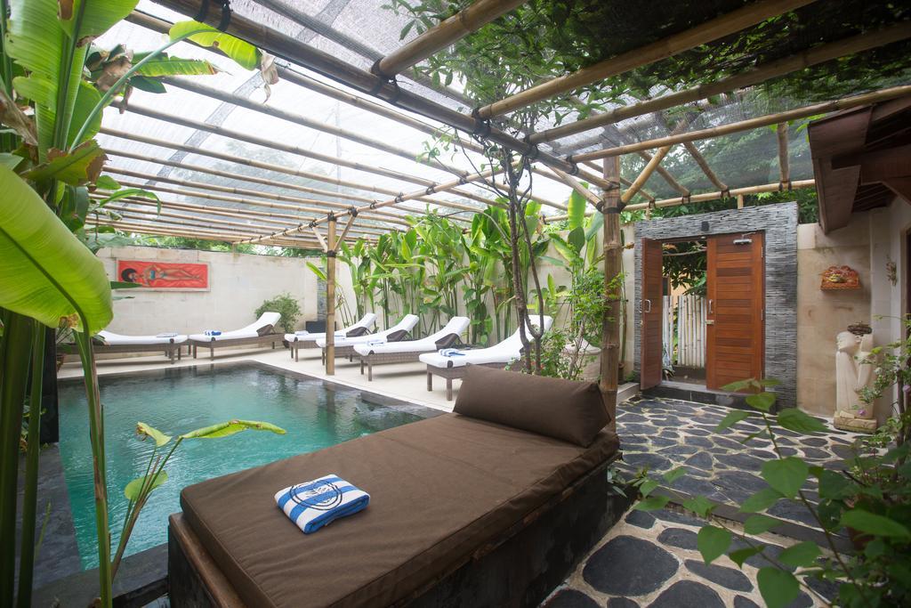 Scallywags Smugglers Gili Air Room photo