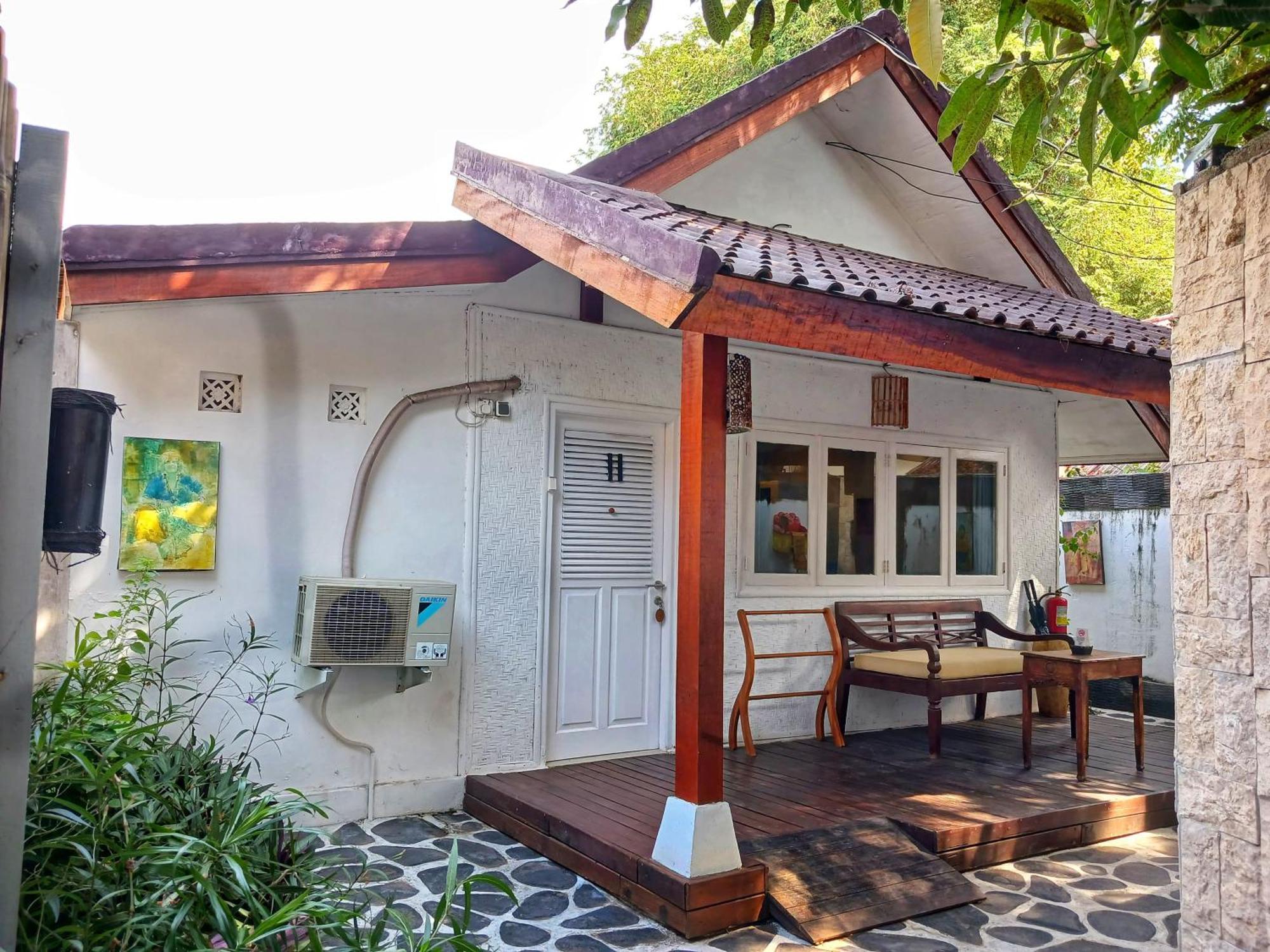 Scallywags Smugglers Gili Air Exterior photo