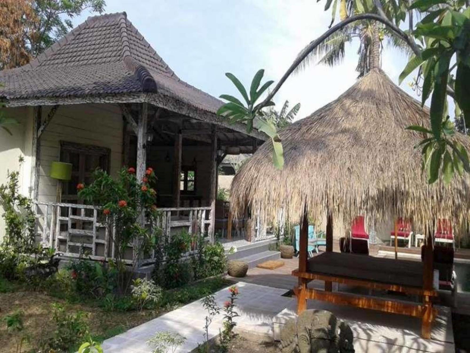 Scallywags Smugglers Gili Air Exterior photo